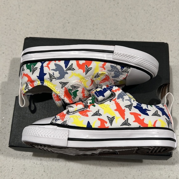 NWT Shark 🦈 Print Converse - Picture 2 of 6
